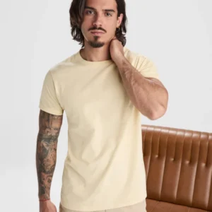 Camiseta Roly Dogo Premium CA6502 en perspectiva sobre modelo